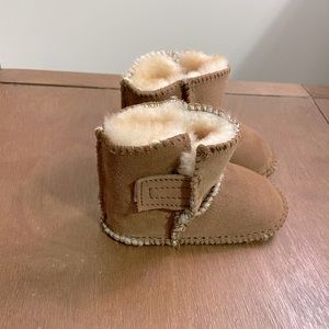 Cute never worn baby Minnetonka boots